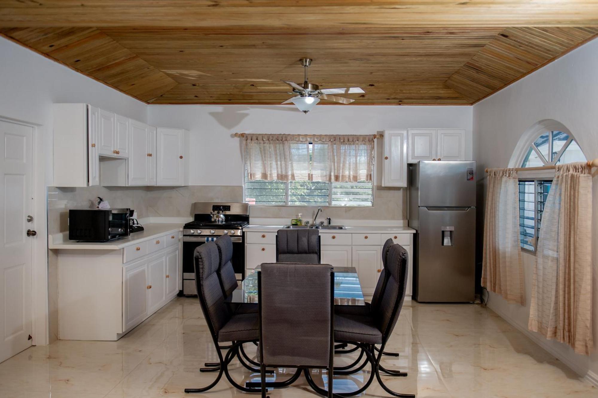 Beyond Sunset Resort & Villas Treasure Beach Esterno foto